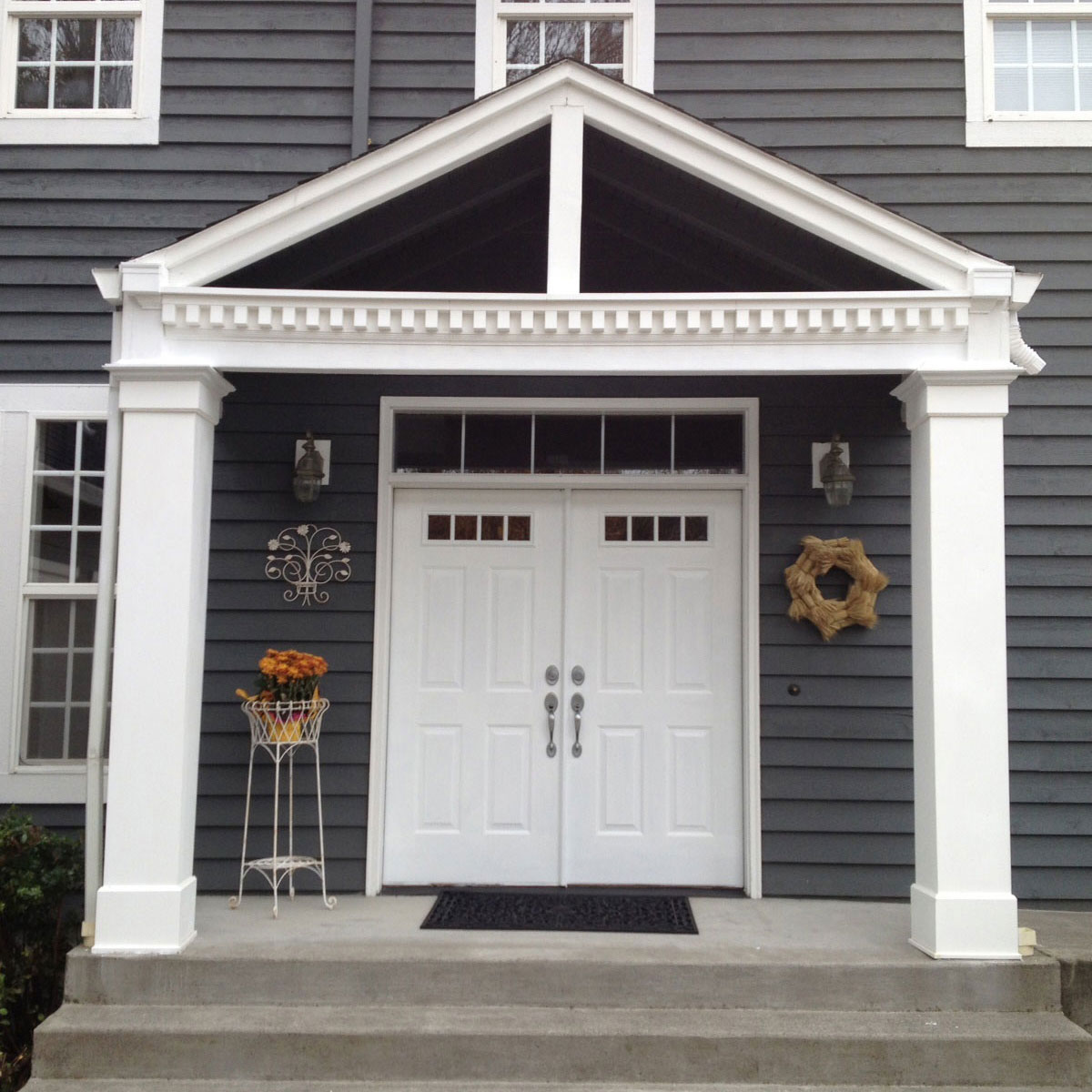 Fade Resistant Vinyl Dentil Molding